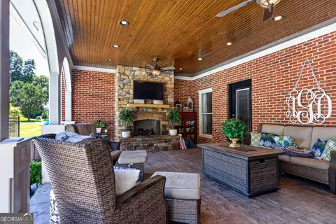 Exterior - 98 Prestwick Dr, Lagrange, GA 30241 photo 1 of 10