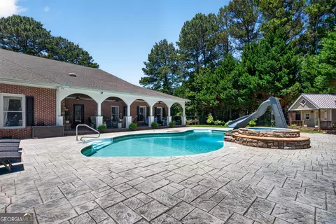Exterior - 98 Prestwick Dr, Lagrange, GA 30241 photo 6 of 10