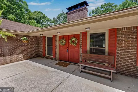 124 Shadow Lake Dr SW, Lilburn, GA 30047