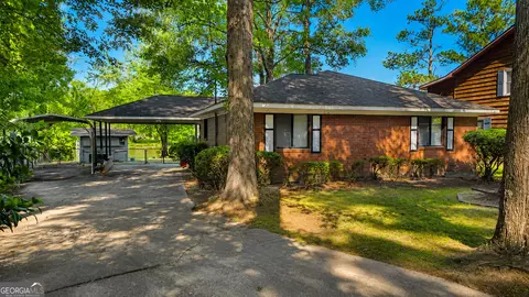 329 Edgewater Dr, Macon, GA 31220