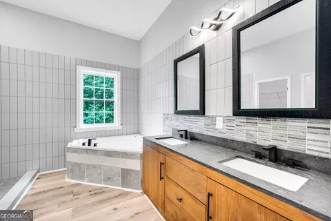 Bath - 599 Chambers Rd, Commerce, GA 30530 photo 3 of 5