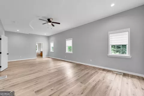 Living - 599 Chambers Rd, Commerce, GA 30530 photo 3 of 4