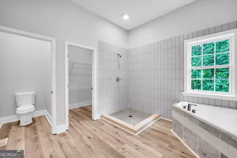 Bath - 599 Chambers Rd, Commerce, GA 30530 photo 4 of 5