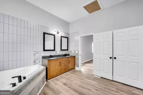 Bath - 599 Chambers Rd, Commerce, GA 30530 photo 5 of 5