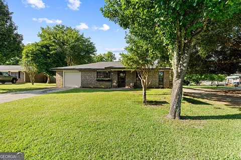 121 Barnesdale Dr, Warner Robins, GA 31093