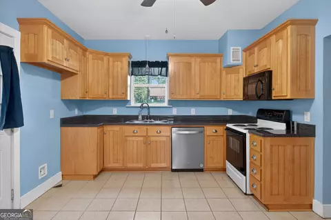 Kitchen - 98 S 5th St, Colbert, GA 30628 photo 1 of 2