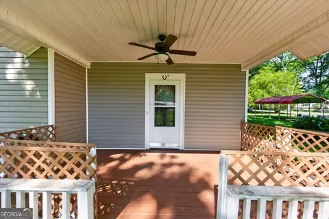 Exterior - 98 S 5th St, Colbert, GA 30628 photo 4 of 10