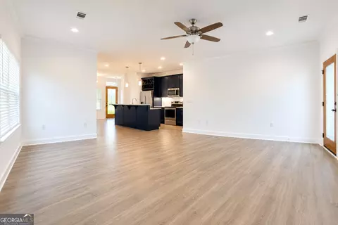 Living - 110 Cherokee Rose Cir, Dublin, GA 31021 photo 1 of 2