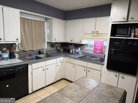 Kitchen - 710 Armstrong Mill Rd, Franklin, GA 30217 photo 2 of 2