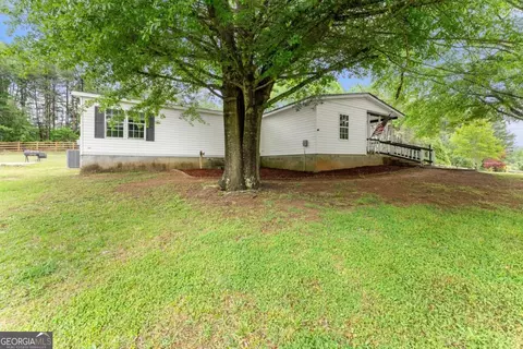 Exterior - 1533 Scenic Dr, Toccoa, GA 30577 photo 2 of 8