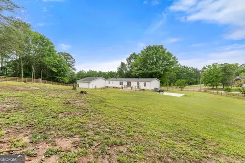 Exterior - 1533 Scenic Dr, Toccoa, GA 30577 photo 5 of 8