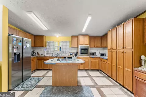 Kitchen - 1533 Scenic Dr, Toccoa, GA 30577 photo 2 of 5