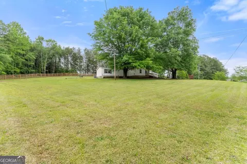 Exterior - 1533 Scenic Dr, Toccoa, GA 30577 photo 1 of 8