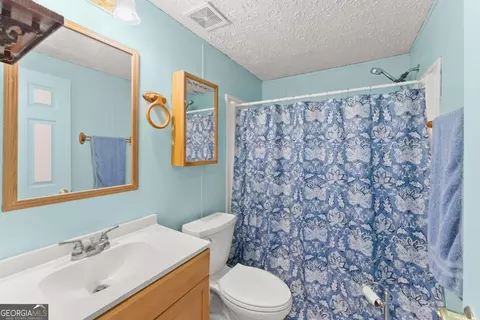 Bath - 1533 Scenic Dr, Toccoa, GA 30577 photo 1 of 3