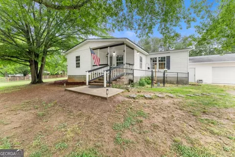 Exterior - 1533 Scenic Dr, Toccoa, GA 30577 photo 4 of 8