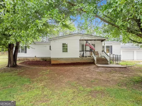 Exterior - 1533 Scenic Dr, Toccoa, GA 30577 photo 3 of 8