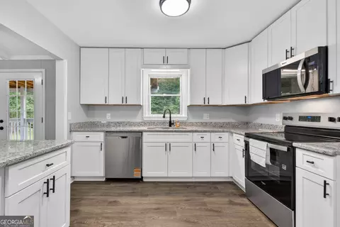 Kitchen - 76 Willis Rd, Molena, GA 30258 photo 1 of 2