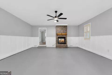 Living - 76 Willis Rd, Molena, GA 30258 photo 5 of 6