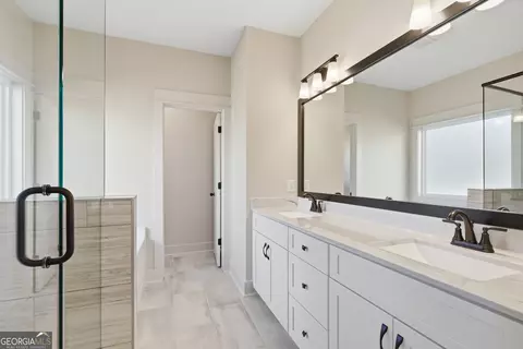Bath - 425 Ayers Creek Dr, Toccoa, GA 30577 photo 1 of 3