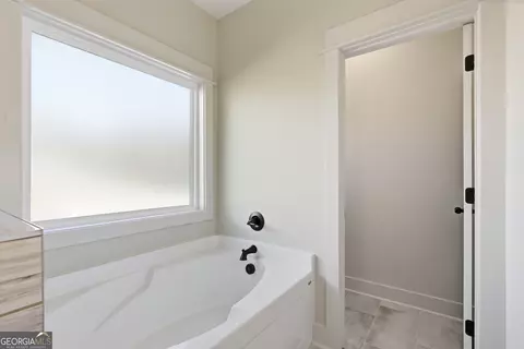 Bath - 425 Ayers Creek Dr, Toccoa, GA 30577 photo 2 of 3