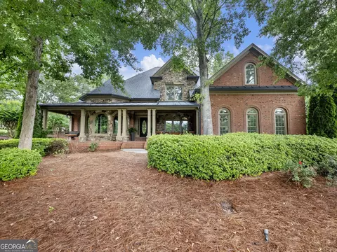 2352 Crimson King Dr, Braselton, GA 30517