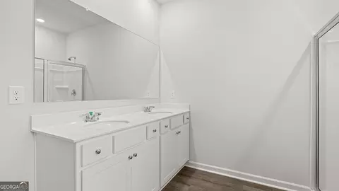 Bath - 8175 Coldstream Dr, Fairburn, GA 30213 photo 1 of 2