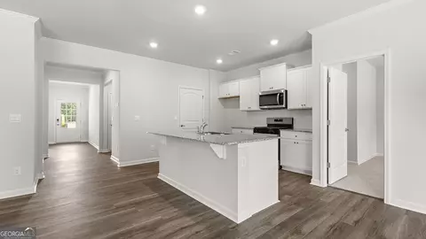 Entry Way - 8175 Coldstream Dr, Fairburn, GA 30213 photo 5 of 11