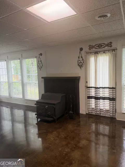 Living - 406 Covered Bridge Rd, Covington, GA 30016 photo 7 of 10