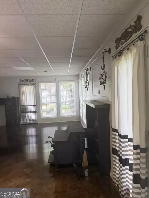 Living - 406 Covered Bridge Rd, Covington, GA 30016 photo 6 of 10