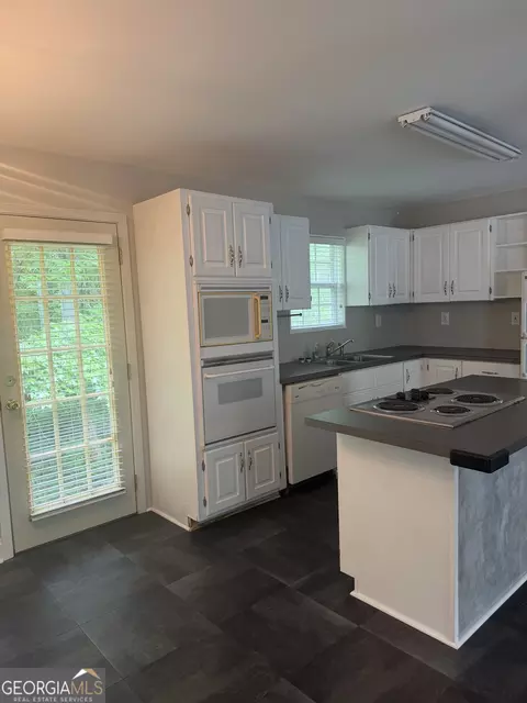 Kitchen - 406 Covered Bridge Rd, Covington, GA 30016 photo 2 of 5