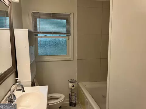 Bath - 307 Cherokee Dr, Warner Robins, GA 31093 photo 2 of 4