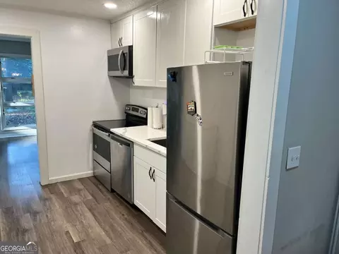 Kitchen - 307 Cherokee Dr, Warner Robins, GA 31093 photo 1 of 4