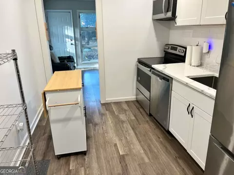 Kitchen - 307 Cherokee Dr, Warner Robins, GA 31093 photo 2 of 4
