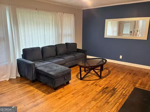 Living - 307 Cherokee Dr, Warner Robins, GA 31093 photo 1 of 2