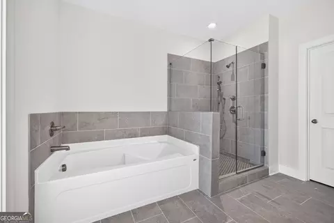 Bath - 4775 E Reed Rd, Gainesville, GA 30507 photo 5 of 10