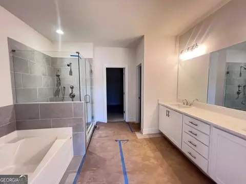 Bath - 4775 E Reed Rd, Gainesville, GA 30507 photo 2 of 3