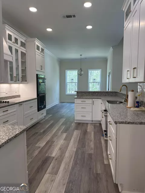 Kitchen - 153 Dub Walker Rd, Jackson, GA 30233 photo 2 of 2