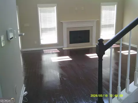 Living - 105 Yellow Jacket Ct, Lagrange, GA 30240 photo 3 of 5
