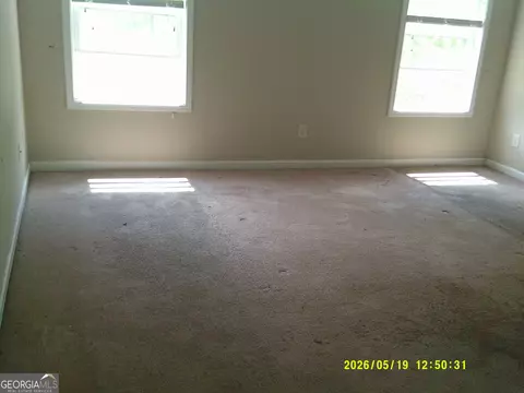 Living - 105 Yellow Jacket Ct, Lagrange, GA 30240 photo 4 of 5
