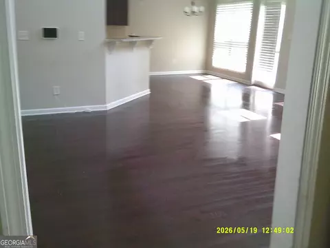 Living - 105 Yellow Jacket Ct, Lagrange, GA 30240 photo 2 of 5