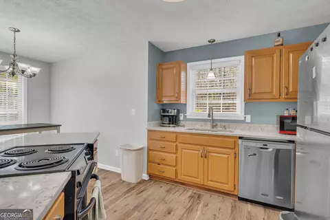 Kitchen - 415 Ivory Dr, Baldwin, GA 30511 photo 5 of 5