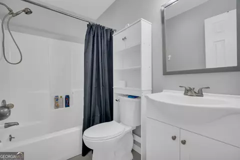 Bath - 415 Ivory Dr, Baldwin, GA 30511 photo 1 of 5