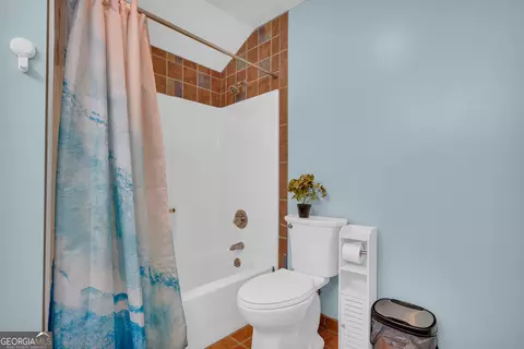 Bath - 415 Ivory Dr, Baldwin, GA 30511 photo 3 of 5