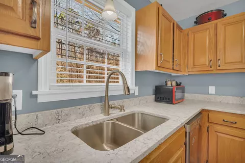 Kitchen - 415 Ivory Dr, Baldwin, GA 30511 photo 3 of 5