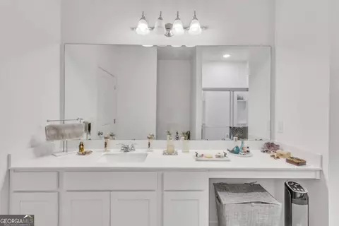 Bath - 71 Carnaby St, Winder, GA 30680 photo 1 of 1
