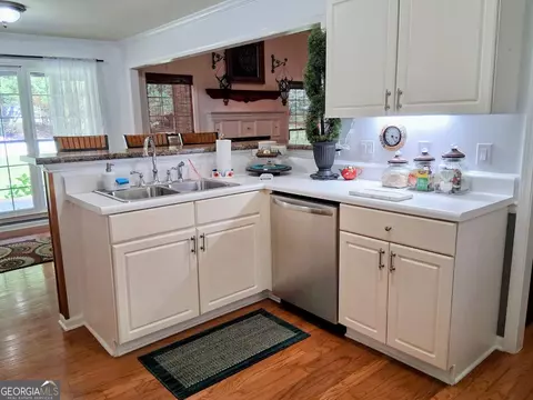 Kitchen - 11524 Summer Trce, Hampton, GA 30228 photo 2 of 3