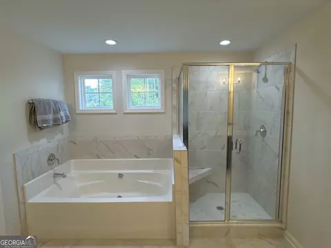 Bath - 4312 Cornwall Dr, Forsyth, GA 31029 photo 2 of 4