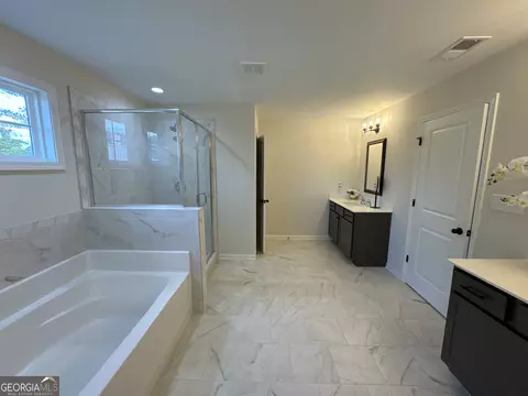 Bath - 4312 Cornwall Dr, Forsyth, GA 31029 photo 4 of 4