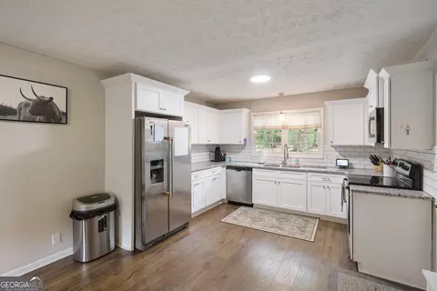 Kitchen - 686 Dailey Mill Rd, Mcdonough, GA 30253 photo 3 of 3