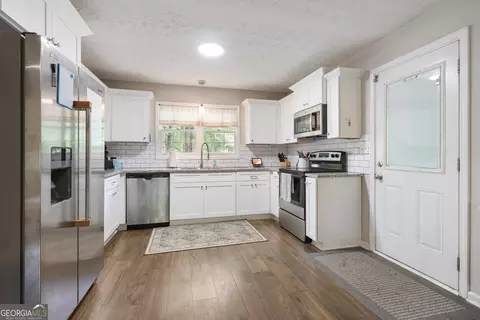Kitchen - 686 Dailey Mill Rd, Mcdonough, GA 30253 photo 2 of 3